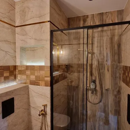Royal Seveeu Daire *